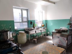 C10343米东大道与轮台路交叉口150平烧烤店转让