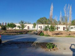 C10345阜康城关中心小学西农家小院及库房出租
