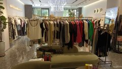 C10377位于昌吉市商城路临街营业中品牌女装店转让