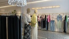 C10377位于昌吉市商城路临街营业中品牌女装店转让