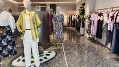 C10377位于昌吉市商城路临街营业中品牌女装店转让