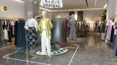 C10377位于昌吉市商城路临街营业中品牌女装店转让