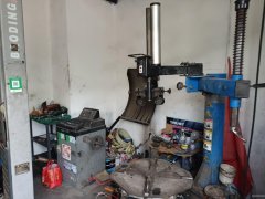 C10421位于昌吉市屯河路馨河湾小区北门附近临街机修洗车店