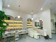 C10449位于昌吉市青年南路华东大厦附近临街商铺转让