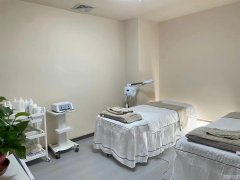 C10449位于昌吉市青年南路华东大厦附近临街商铺转让