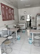 C10453位于建设路临街营业中早餐店空转