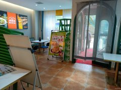 C10461位于昌吉市健康东路海棠天街临街餐饮店转让