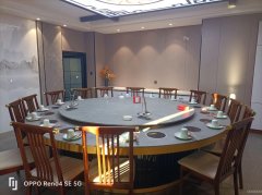 C10463位于吉木萨尔县金地花园附近临街餐饮旺铺转让