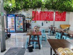 C10480阜康上户沟天山路口160平餐厅商店转