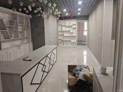 C10496位于昌吉市乌伊西路大型小区门口营业中药店转让