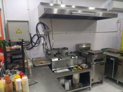 C10524位于阜康市新城花园一期临街餐饮旺铺转让