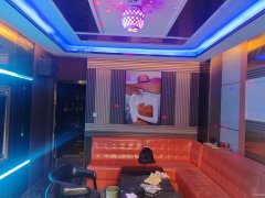 C10536位于昌吉市婚恋广场临街一楼优质商铺出租