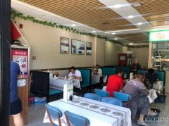 C10573店面转让 位于米东区名门华府小区门口餐饮店