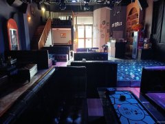 C10596位于阜康市碧琳城商业街附近临街餐酒吧转让