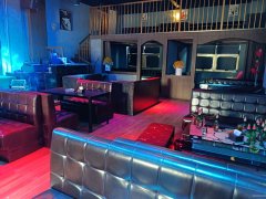 C10596位于阜康市碧琳城商业街附近临街餐酒吧转让