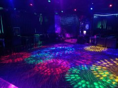 C10611位于昌吉市滨河路花间集附近临街酒吧转让