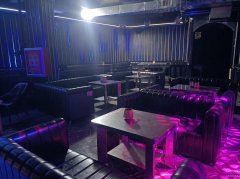 C10611位于昌吉市滨河路花间集附近临街酒吧转让