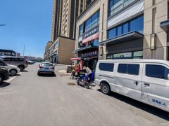 C10629万科公园大道56平旺铺出租