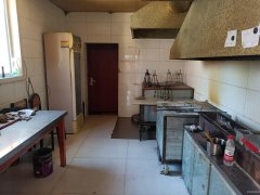 C10672位于昌吉市红星东路麦芽巷内经营中农家院转让