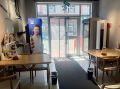 C10680位于阜康市树军美食城内临街餐饮旺铺转让