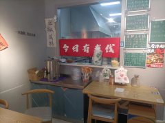 C10680位于阜康市树军美食城内临街餐饮旺铺转让
