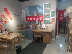 C10680位于阜康市树军美食城内临街餐饮旺铺转让