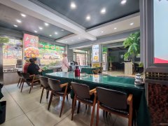 C10689米东区华隆美特边上半地下室旺铺出租