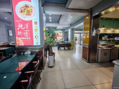 C10689米东区华隆美特边上半地下室旺铺出租