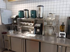 C10724位于玛纳斯县一中附近临街饮品店转让