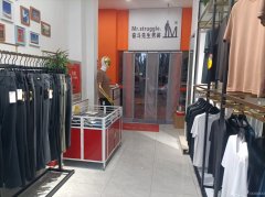 C10725位于昌吉市滨河北路郁金香小镇附近临街店面转让