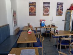 C10747位于昌吉市商城路枫叶广场附近临街餐饮旺铺转让