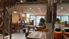 C10789位于新市区京疆路通嘉孔雀府附近临街餐饮旺铺转让