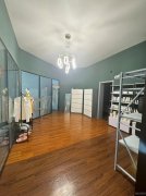 C10813位于昌吉市北京南路康丽家园附近临街美容店转让