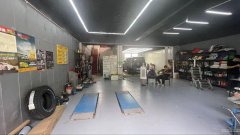 C10812昌吉呼图壁阳光宜家大门西侧汽车装修店转让