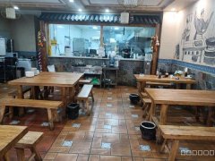 C10824位于乌市水磨沟区佳音医院附近临街餐饮旺铺转让