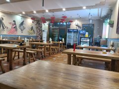 C10824位于乌市水磨沟区佳音医院附近临街餐饮旺铺转让