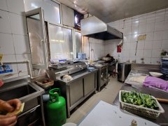 C10827水泥厂家属院临街一楼60平餐厅转让