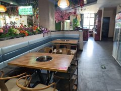 C10867位于五家渠市贝鸟语诚小区门口餐饮旺铺转让