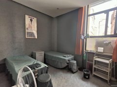 C10912中央郡经营中198平美容院转让