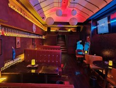 C10918万达金街一期287平酒吧转让