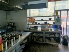 C10926位于吉木萨尔县广场北门临街餐饮旺铺转让