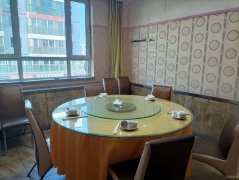 C10926位于吉木萨尔县广场北门临街餐饮旺铺转让