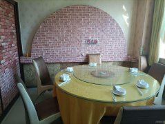 C10926位于吉木萨尔县广场北门临街餐饮旺铺转让