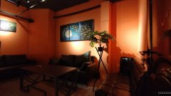 C10928米东区稻香南路临街精装负一层酒吧咖啡店营业中转让