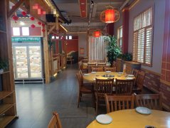 C10942位于奇台县尊尚名邸小区附近临街餐饮店转让