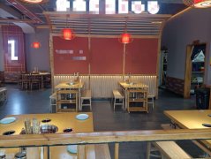 C10942位于奇台县尊尚名邸小区附近临街餐饮店转让