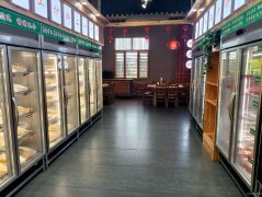 C10942位于奇台县尊尚名邸小区附近临街餐饮店转让