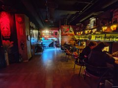 C11021天山区胜利路广汇汇苑小区100平酒吧转让