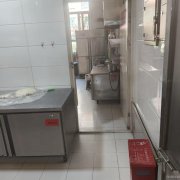 C11030位于五家渠技术学校经营中档口