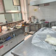 C11030位于五家渠技术学校经营中档口